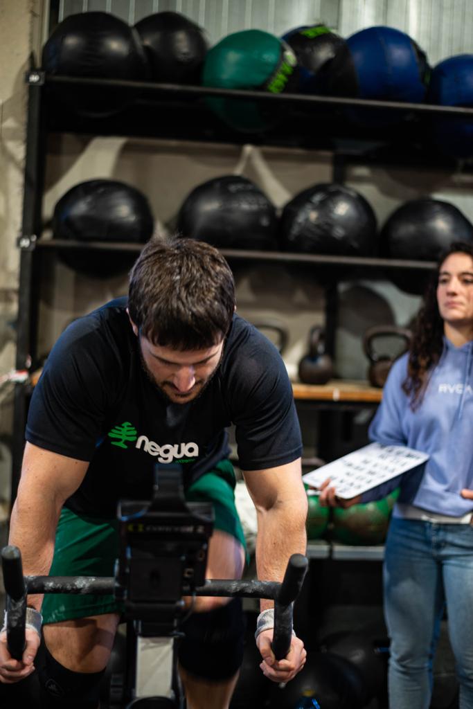 Ropa técnica para gimnasios. Camisetas personalizadas.